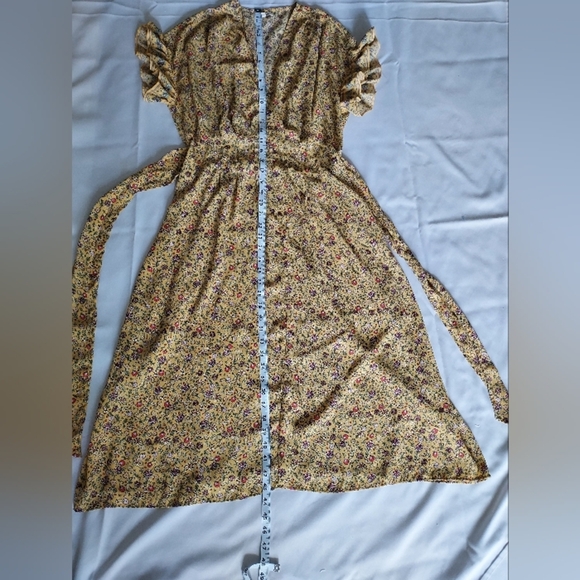 Max Studio Floral dress in yellow, black and White. Size M - Picture 7 of 14